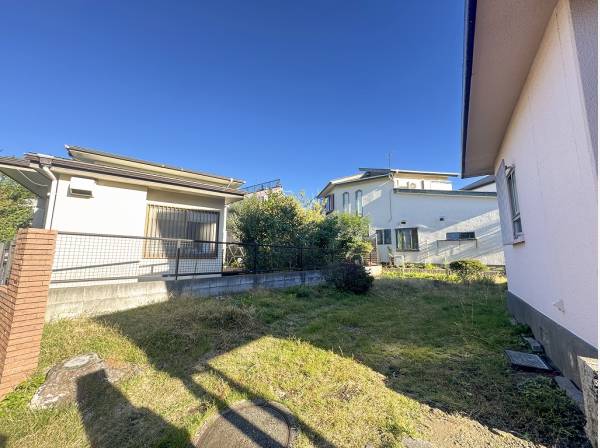 ゆとりの広さがあるのでお庭を造るのもおすすめ