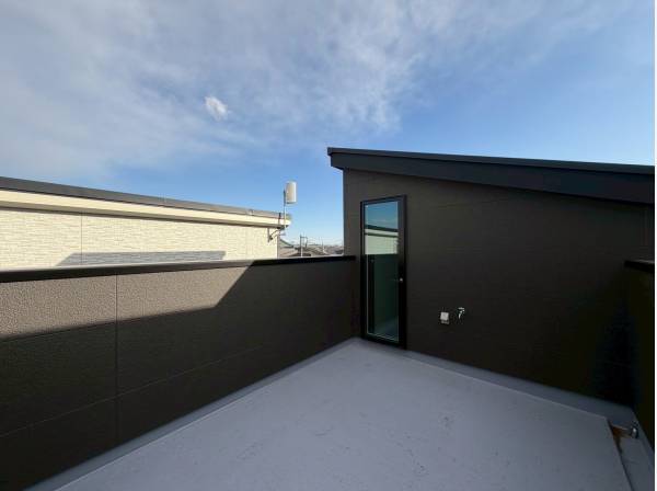 バルコニーは南側バルコニーとルーフバルコニーの2ヶ所