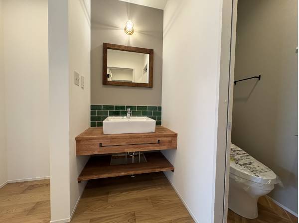 洗面台もキッチンと同じテイストに合わせてお洒落ですね。