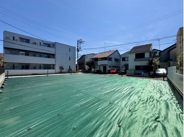 ゆとりある敷地と開放的な空が広がる、心地よいロケーション。