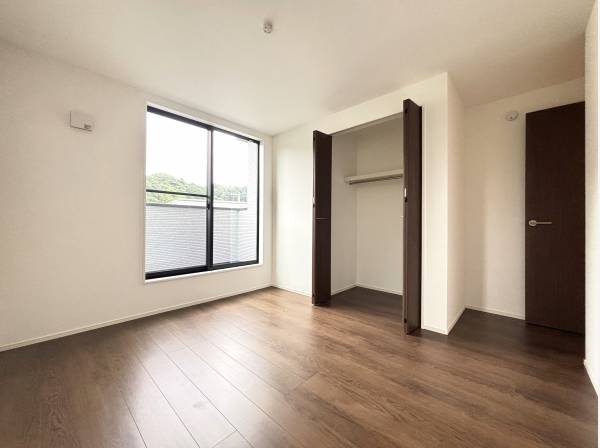 洋室は全部で4部屋ございます