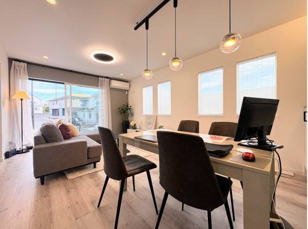 窓も多く明るいLDK