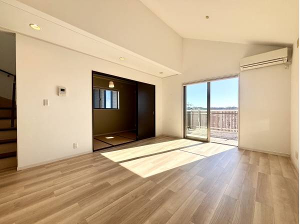 勾配天井で開放感のあるLDK