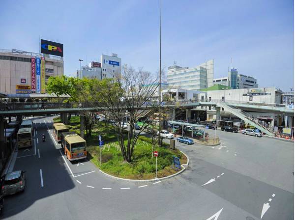 藤沢駅までは徒歩13分と利便性も兼ね備えています。駅前は商業施設も多数