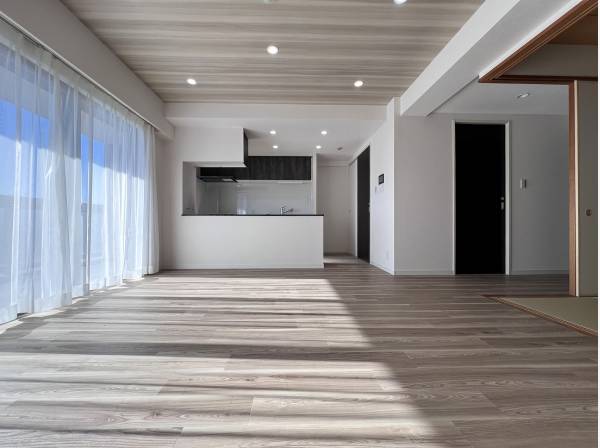 自然光満ちた温かみ溢れるリビング