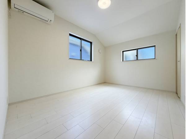 インテリアが映えそうなシンプルなお部屋