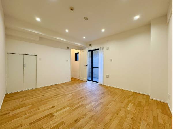 地下のお部屋は８．８帖もの広さ。採光と広さをしっかりと確保