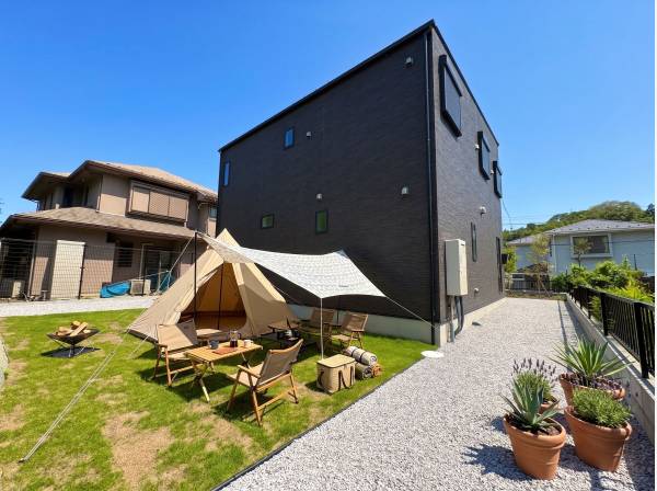 裏庭でキャンプができます