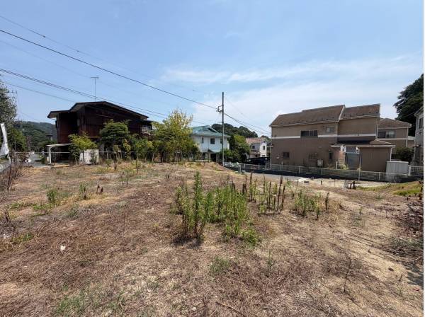 土地面積約166.0㎡(約50.21坪)と開放的な整形地
