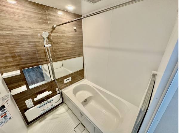 お風呂には浴室乾燥機が付いております。