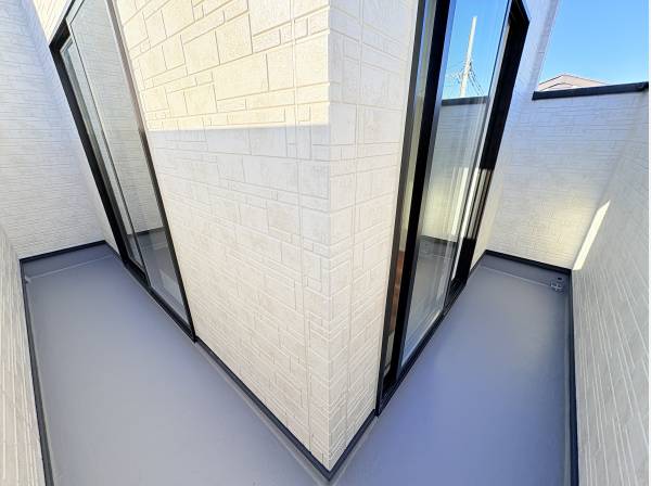 Ⅼ字のバルコニーはプライベート感◎