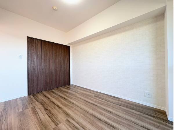 収納も安心の洋室となっております