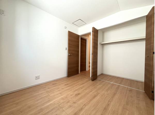 洋室は2階に4部屋ございます