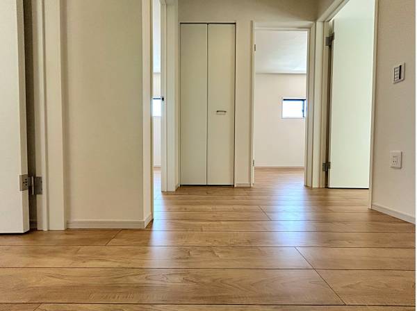 階段上がると4部屋が分かりやすく配置されております！