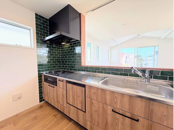 家族の顔が見える対面式キッチン