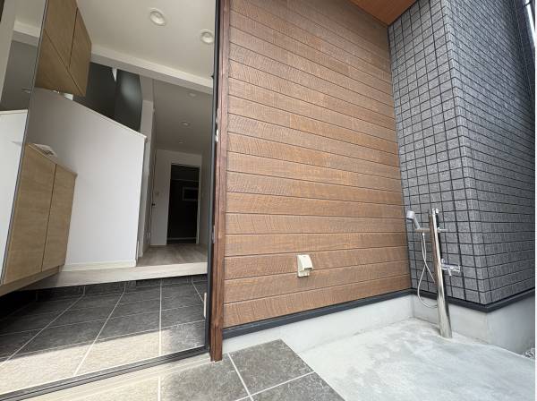 外付け温水シャワー　外でさっと汚れを落とせます