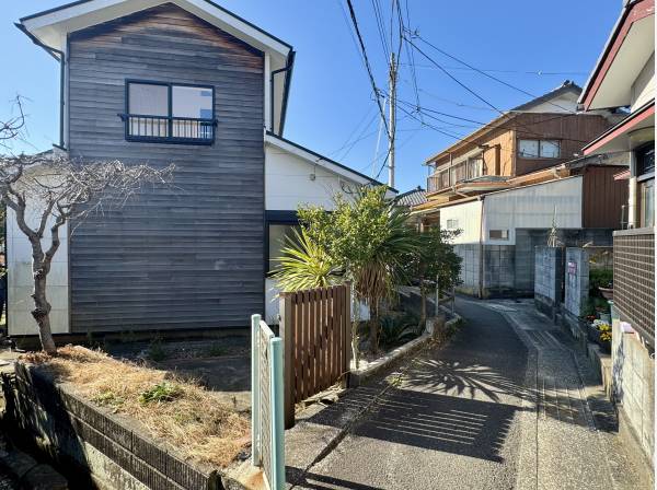 バイクや自転車があると便利です。車は通れません！！