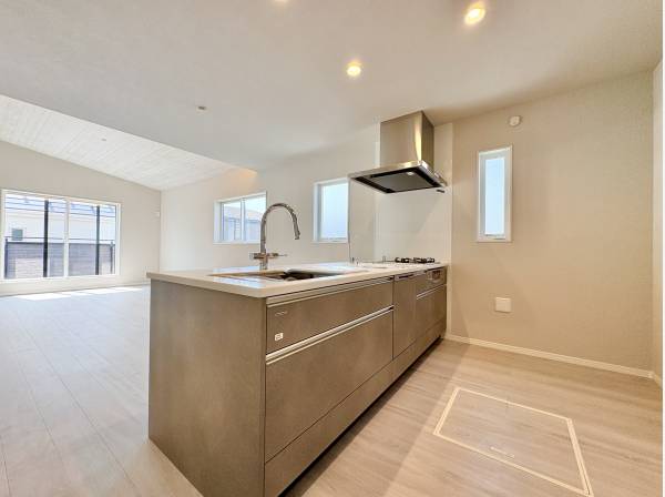 対面キッチンはお子様を安心して遊ばせながら家事ができます