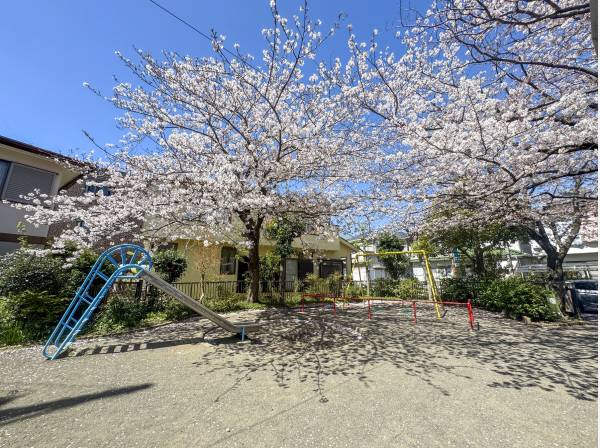 登象公園まで徒歩3分（約200m）