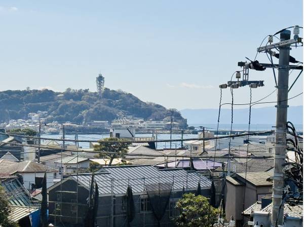海、江の島まで望みます