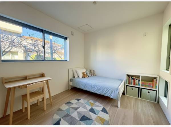 勉強も遊びも自分らしく。成長に寄り添う心地よい一室。（家具等は合成）