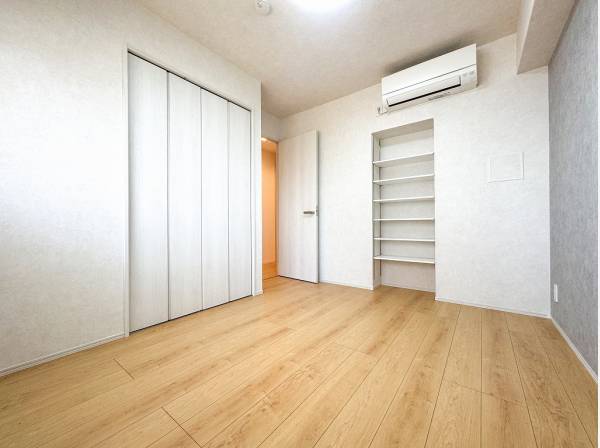 収納スペース豊富なベッドルーム