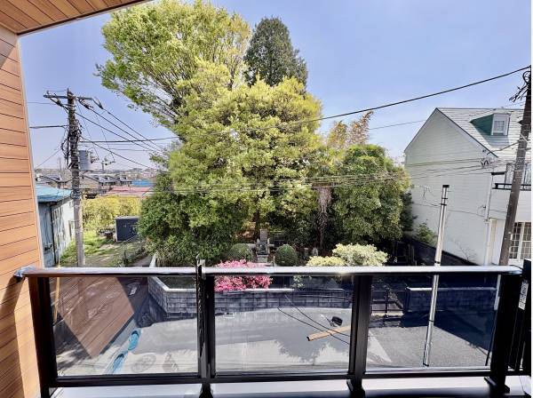 家の目の前です。