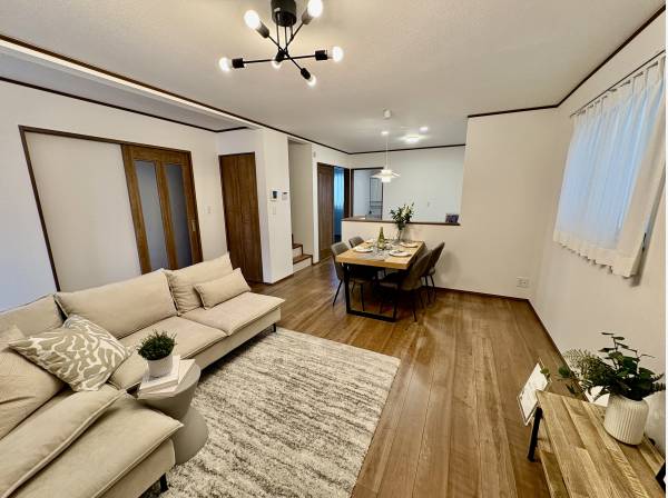 リビングからキッチンを見てもいい感じですね。