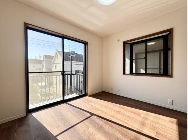 陽当たり良好な洋室