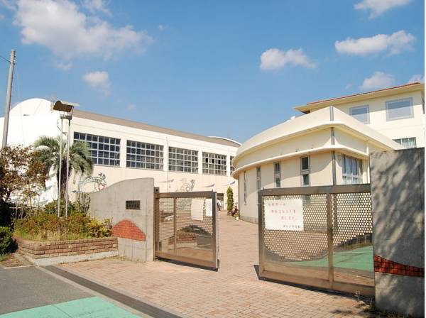 藤沢市立高砂小学校まで徒歩12分（約960ｍ）