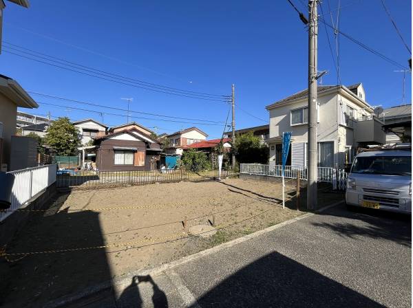 北西側も道路となっており、両面道路の開放感があります