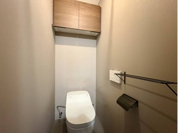 すっきりとしたタンクレストイレです。