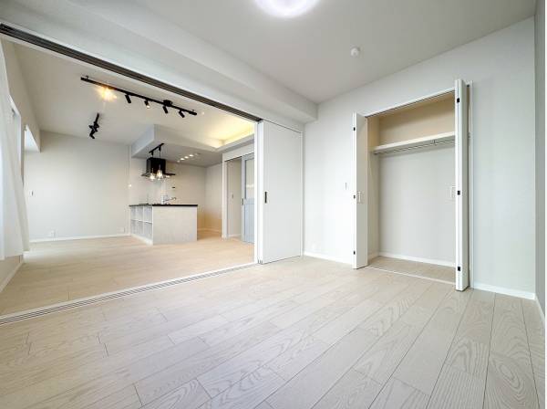 洋室と合わせると20.5帖の広いLDKに変身！