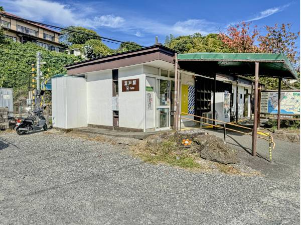 伊豆急行線「富戸」駅からお車で5分ほどです