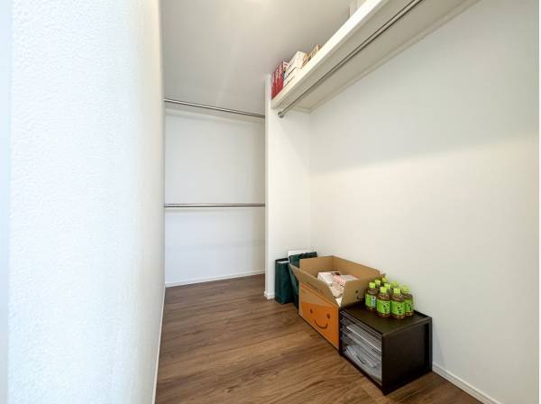 季節ごとにお洋服を収納できるのも魅力的なWIC