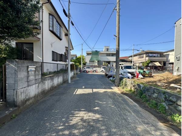 前面道路 幅員約5mと広々
