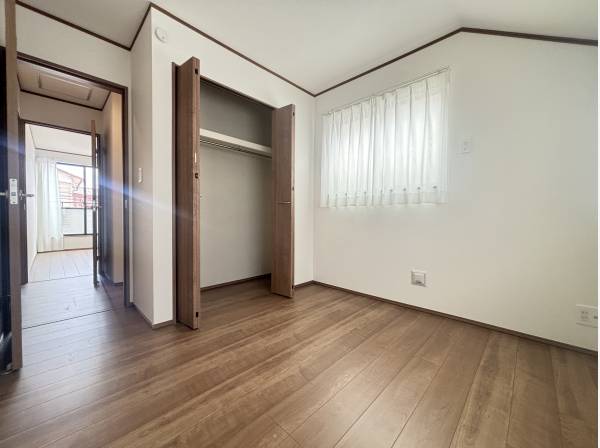 洋室は2階に4部屋ございます
