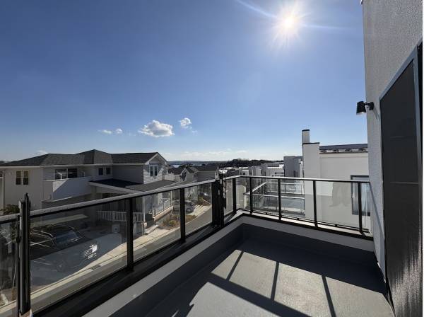 気持ちの良いバルコニーでくつろぐことができます