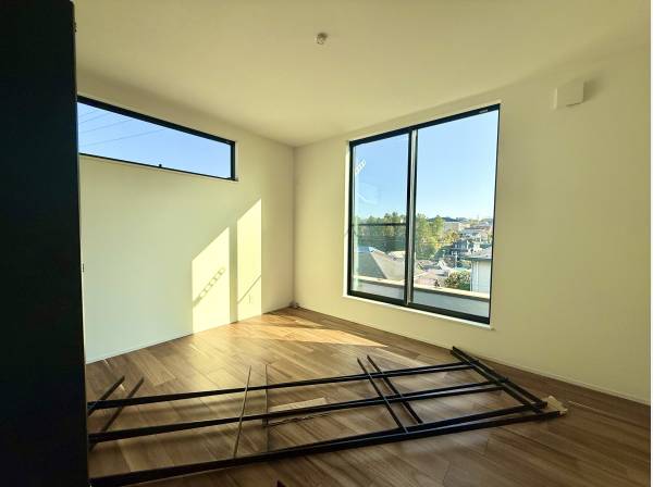 洋室も陽当たりが良好ですね！