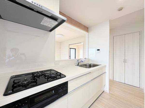 家族の顔が見える対面式キッチン