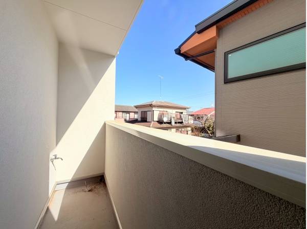 キッチンの裏にはサービスバルコニーもございます！