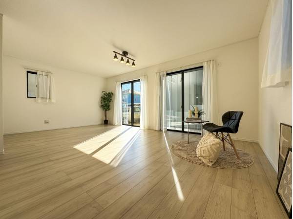 家族みんなでゆったりと寛げる広々リビング