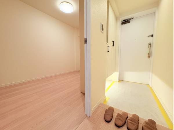 玄関横には5帖の洋室