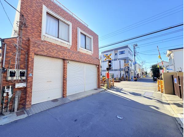 線路横の立地で商業用地としてもご検討いただけます！