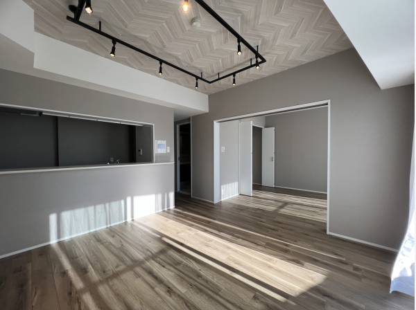 LDK約12帖。お隣のお部屋を繋げたら18帖