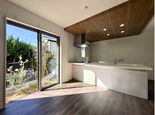 緑を感じるダイニングスペース