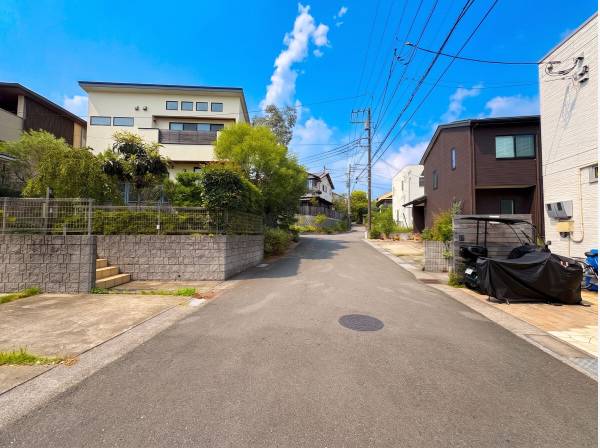 周囲は綺麗に整った住宅街