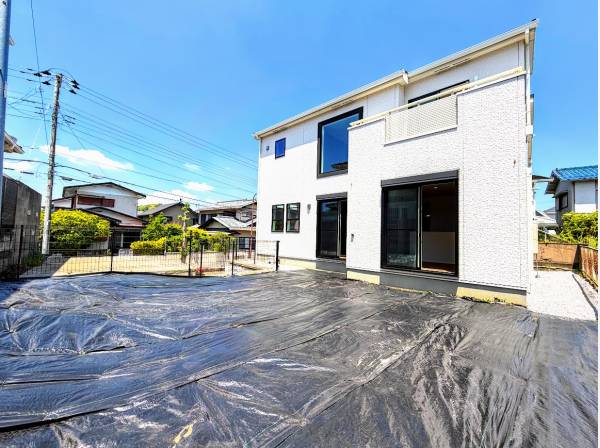 約60㎡の広いお庭付きの邸宅です
