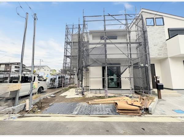 湘南の空に映える外観です