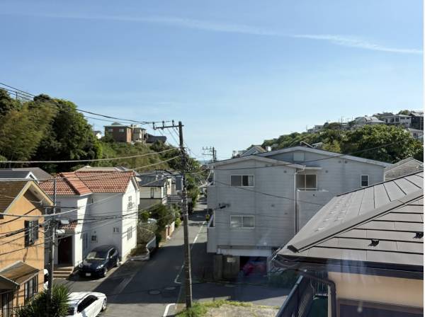 室内からは海を遠望します
